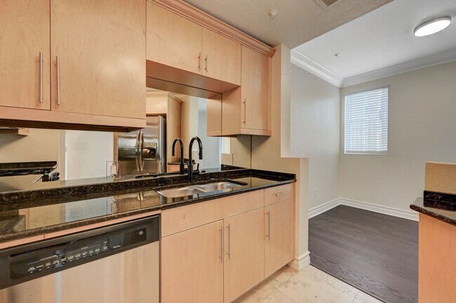 Building Photo - 270 E Flamingo Rd