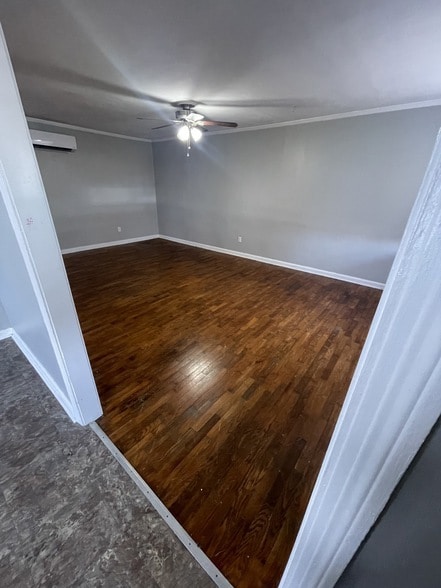 Building Photo - 637 Cleveland St