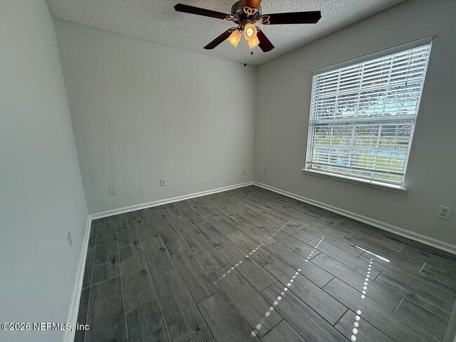 Building Photo - 913 Mackinaw Trail