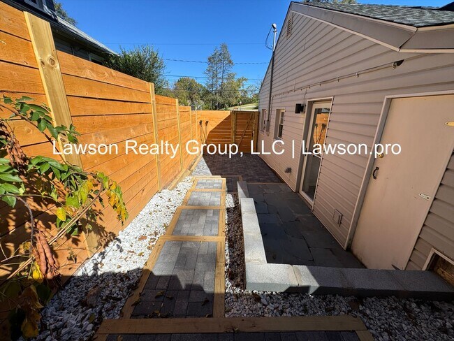 Building Photo - Updated, Cozy Two Bedroom Home in Wasena!