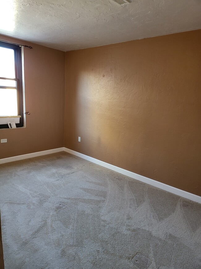 Second bedroom can be used as an office looking out into the city - 17 Federal St