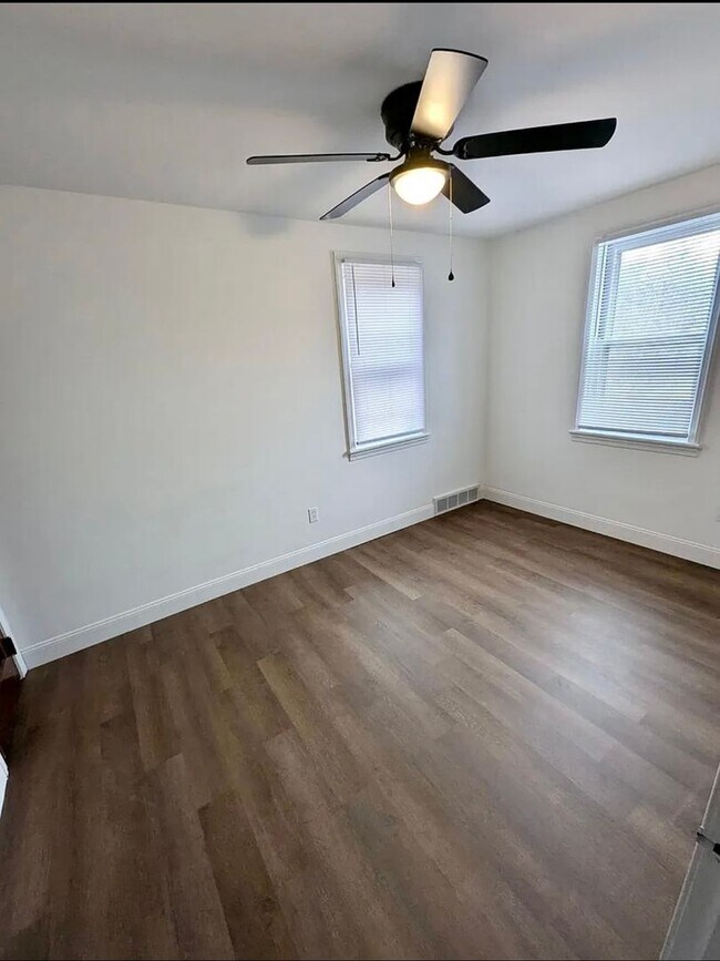 Building Photo - 914 Hellertown Rd