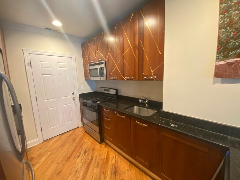 Building Photo - 2241 W Morse Ave