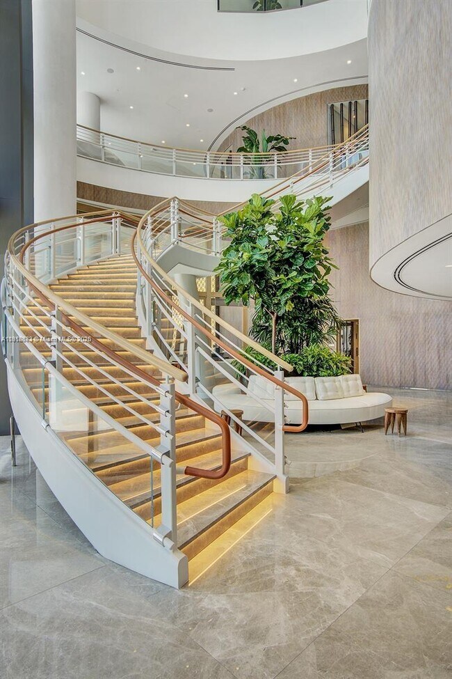 Building Photo - 15701 Collins Ave