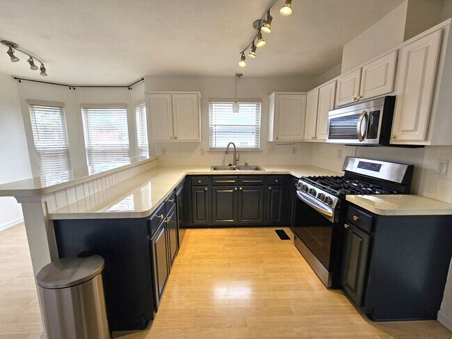 Building Photo - Ocean View East