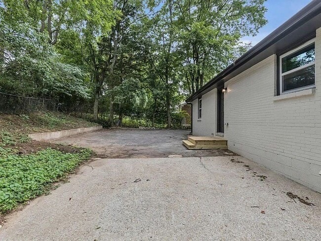 Building Photo - Newly Renovated 3 Bedroom in Woodbine