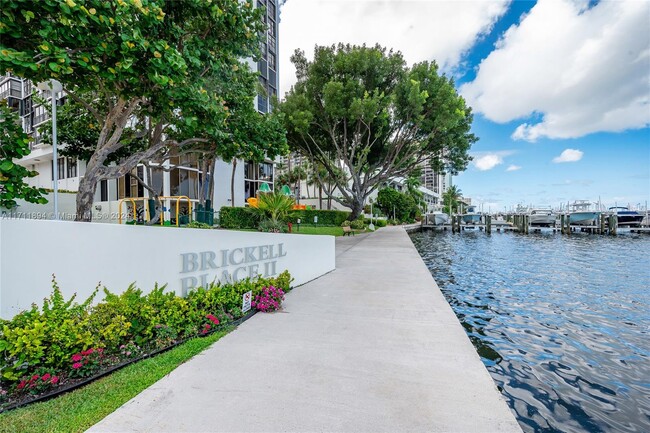 Building Photo - 1925 Brickell Ave