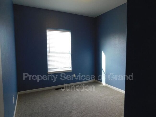 Building Photo - 621 Zenith Ln