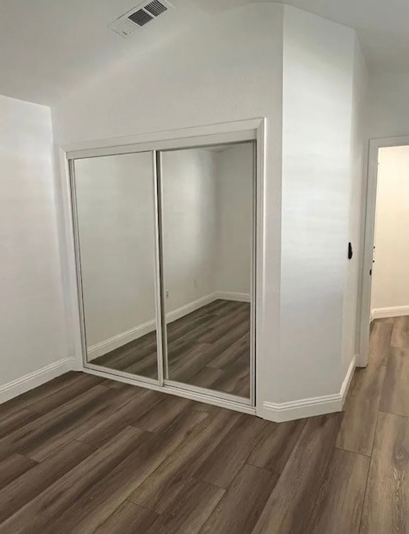 Building Photo - 5444 W Sunnyside Ct