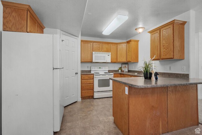 Building Photo - Updated Eagle Mountain Condo