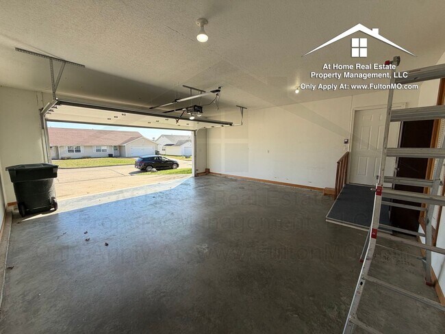 Building Photo - 1117-1119 Ashton Circle East