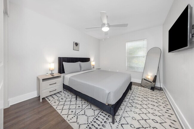 Building Photo - 4403 W Cleveland St