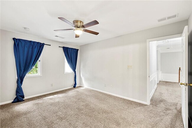 Building Photo - 302 S River Farm Dr