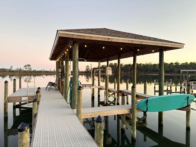 Building Photo - 2572 Gulf Breeze Ave