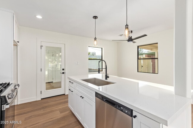 Building Photo - 9042 N 3rd Ave