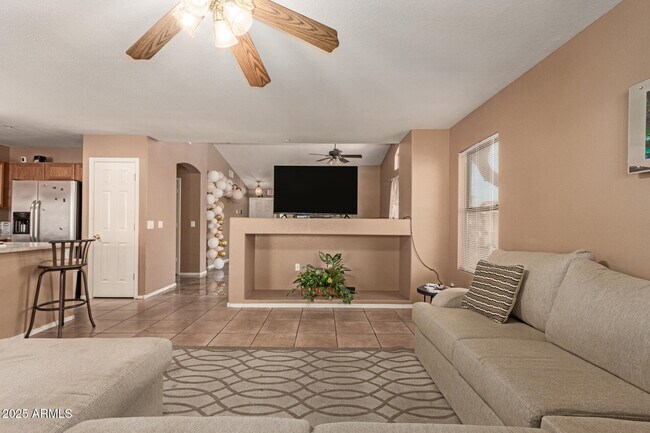Building Photo - 8572 W Palo Verde Ave