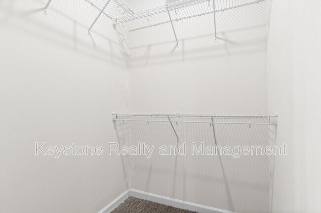 Building Photo - 212-B-212 E Johnson Cir