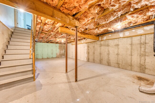 Building Photo - 12 Stone Pond Rd