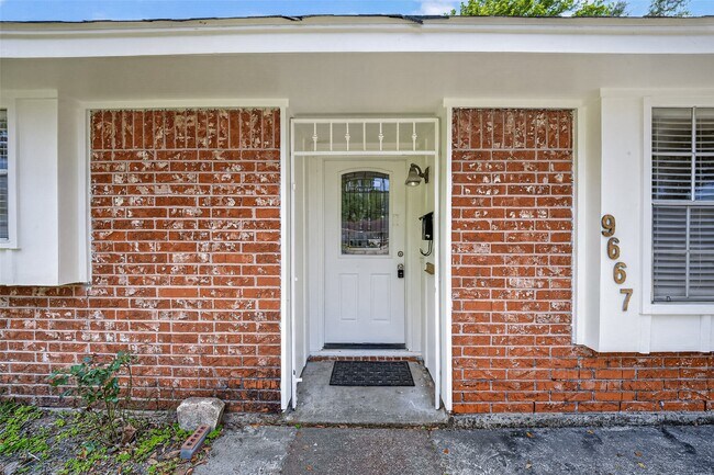 Building Photo - 9667 Meadowvale Dr