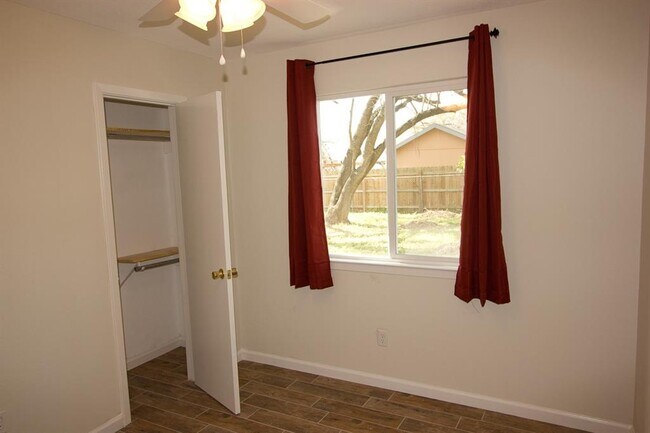 Building Photo - 6110 Wing Feather Dr