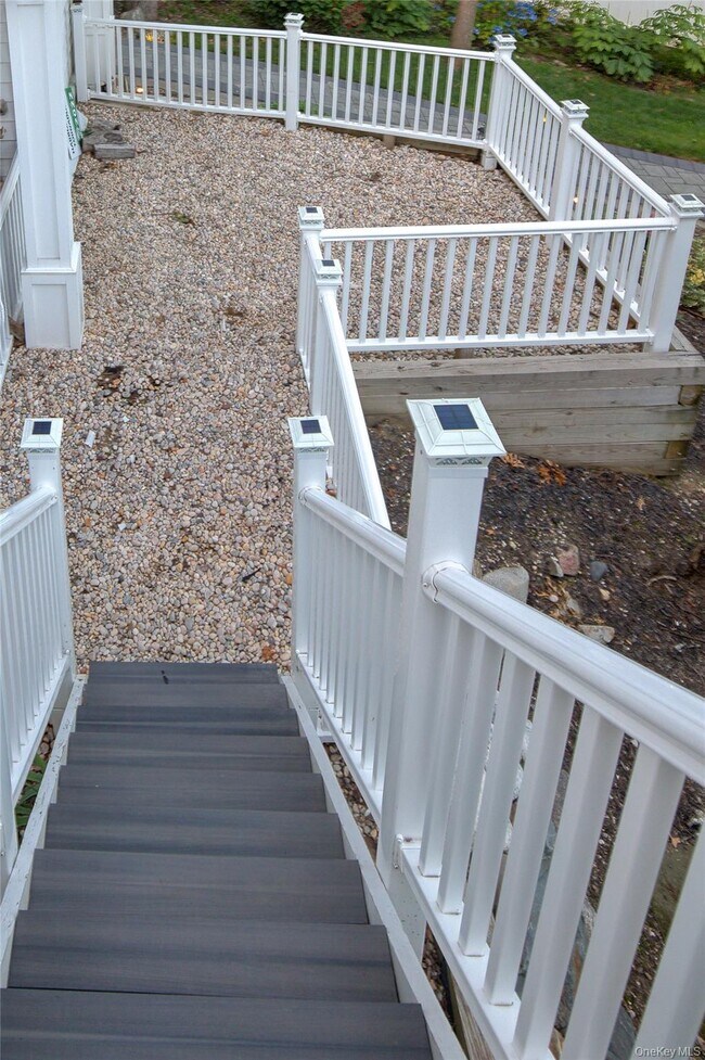 Building Photo - 2 Spring Hollow Rd