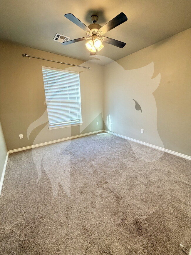 Building Photo - "Stunning 4-Bed Gem with Granite Touch & C...