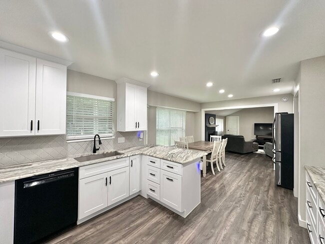 Building Photo - Updated 3-Bedroom 2.5 Bath Retreat in Whit...