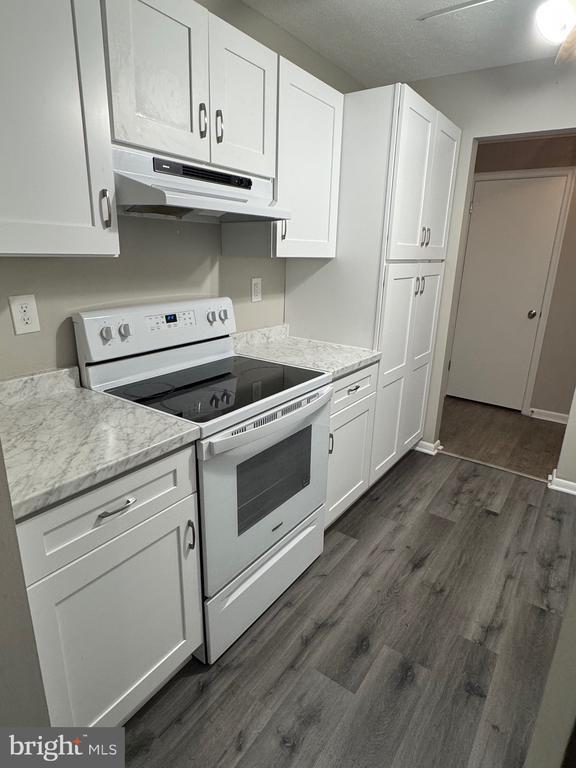 Primary Photo - 8 Russell Ave