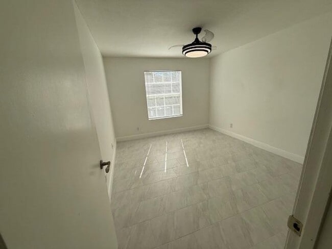 Building Photo - Newly renovated First floor, 1 Bedroom condo in the gated community of Lexington Place.