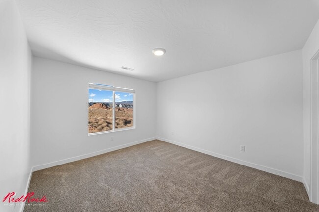 Building Photo - Beautiful 3 Bed Townhome with Amazing Amenities! 6 Month Lease