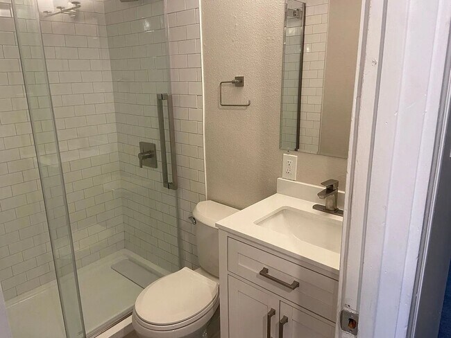 Building Photo - 2220 S 9th St