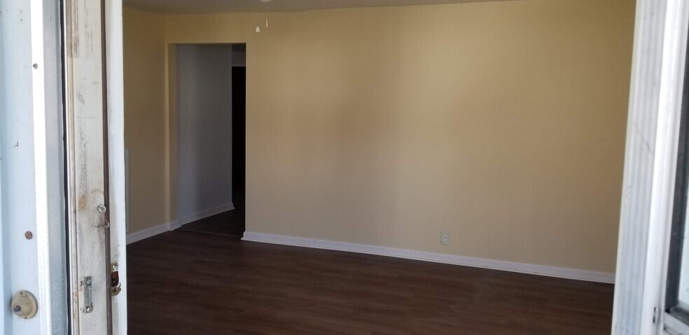 Building Photo - 219 W Adams Ave