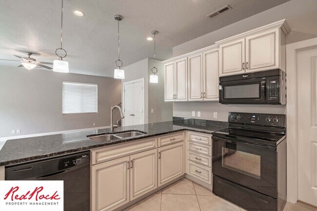 Building Photo - 4 Bedroom Home Near Golf Courses In St. George