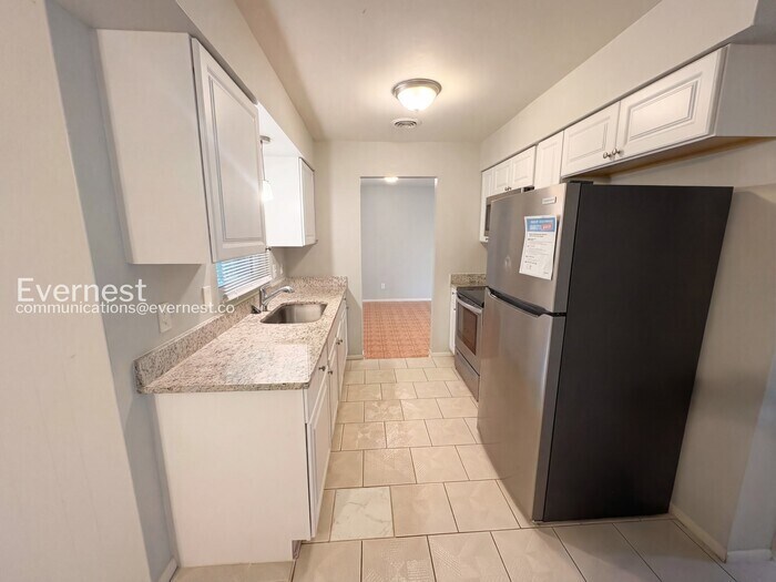 Building Photo - 742 Park Manor Dr