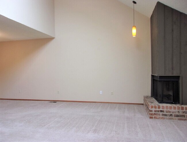 Building Photo - TJ 12 - FFG 8911 8913