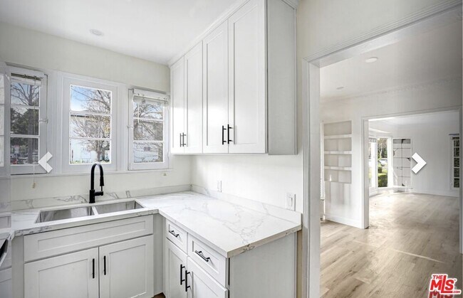 Building Photo - 168 S Elm Dr