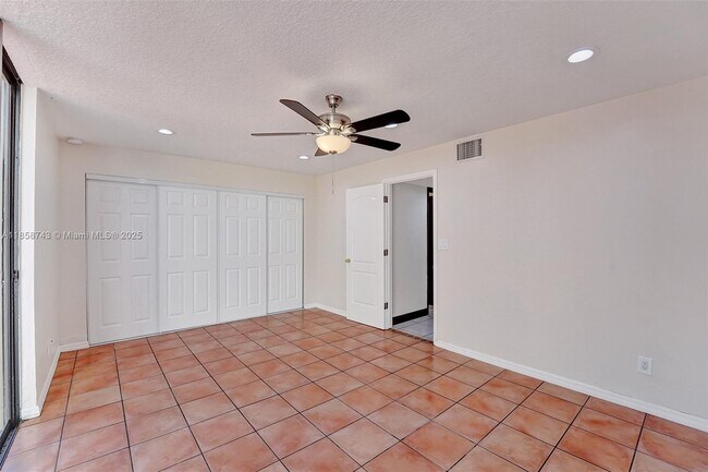Building Photo - 760 E Coco Plum Cir