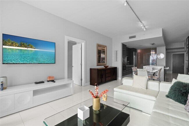 Building Photo - 900 Biscayne Blvd