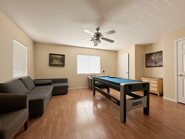 Building Photo - Beautifully Maintained Home Near Schools &...