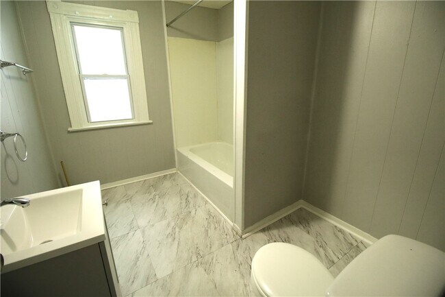 Building Photo - 101 Superior St