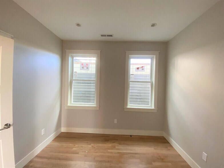 Building Photo - 72 Spring St