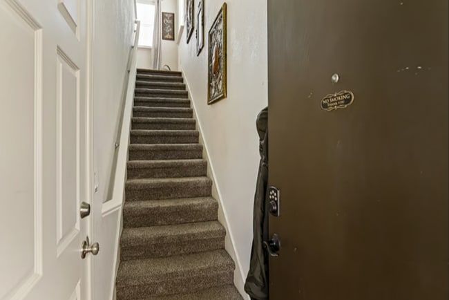 Building Photo - Private One Bedroom One Bath Mother-in-Law...