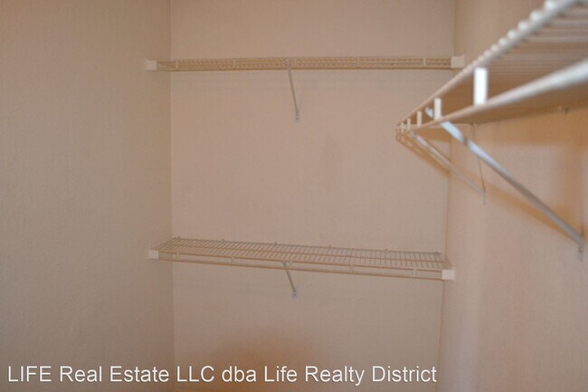 Building Photo - 4 br, 2.5 bath House - 8325 Maple Star
