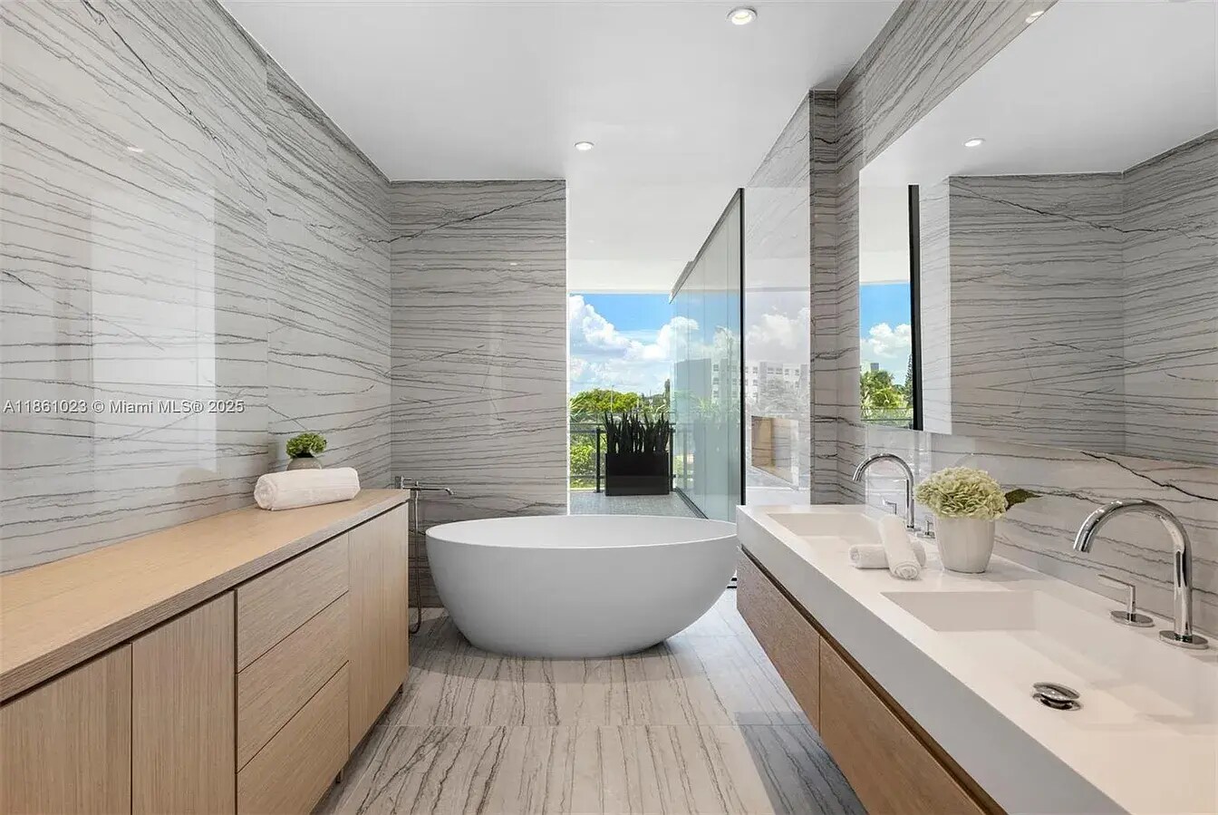 Building Photo - 8701 Collins Ave
