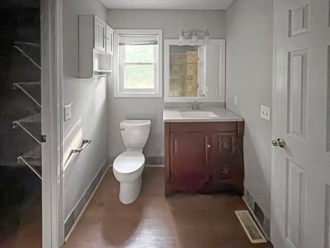 Building Photo - 3 bedroom house in Hillsborough Chase