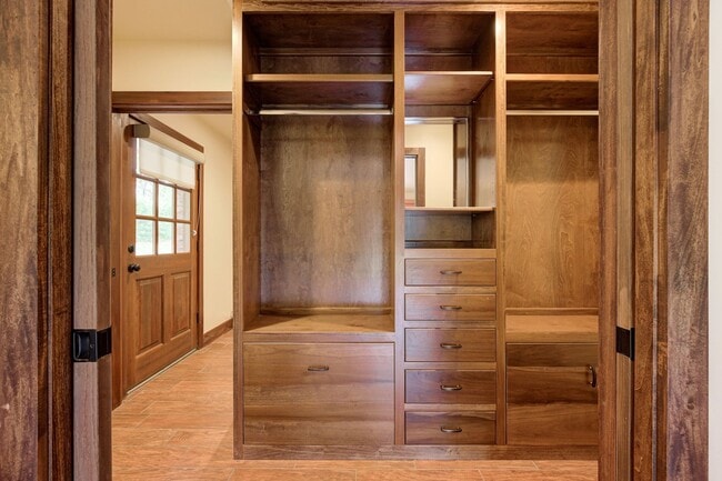 Building Photo - 2429 Cedar Oak Dr