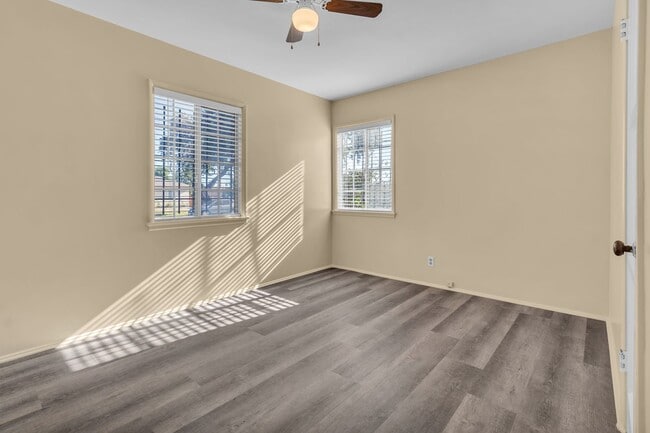 Building Photo - 1239 W Carlton Pl