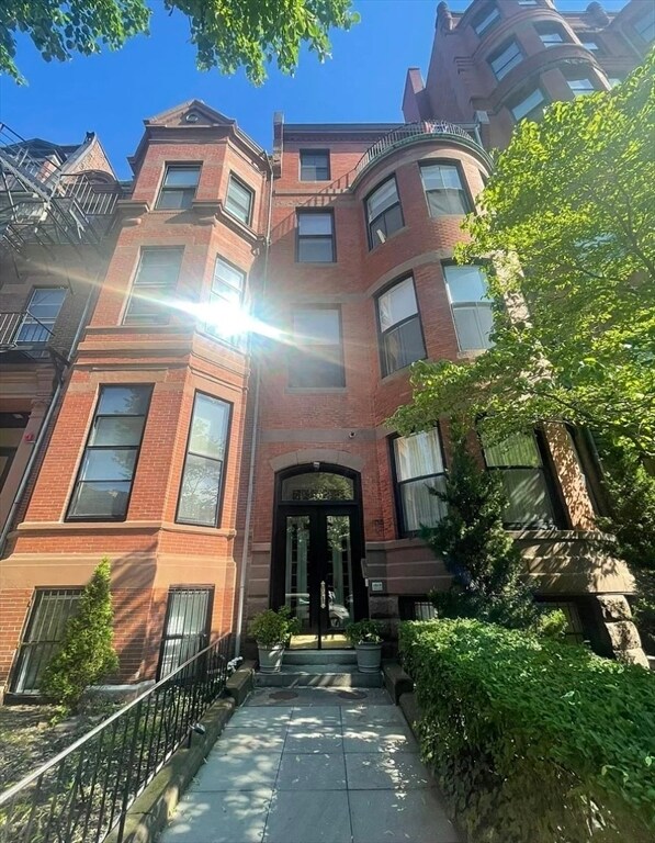 Building Photo - 293 Beacon St