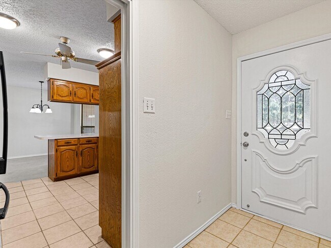 Building Photo - Gorgeous 3 bed room 2 bath in Decatur