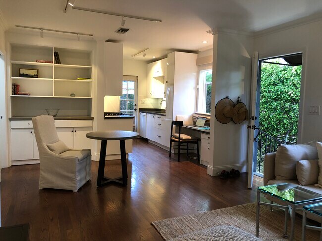 open floor plan with lots of natural light - 916 Electric Ave